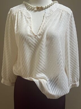 Ellie Kai White Textured V-Neck Long-Sleeve Women's Top